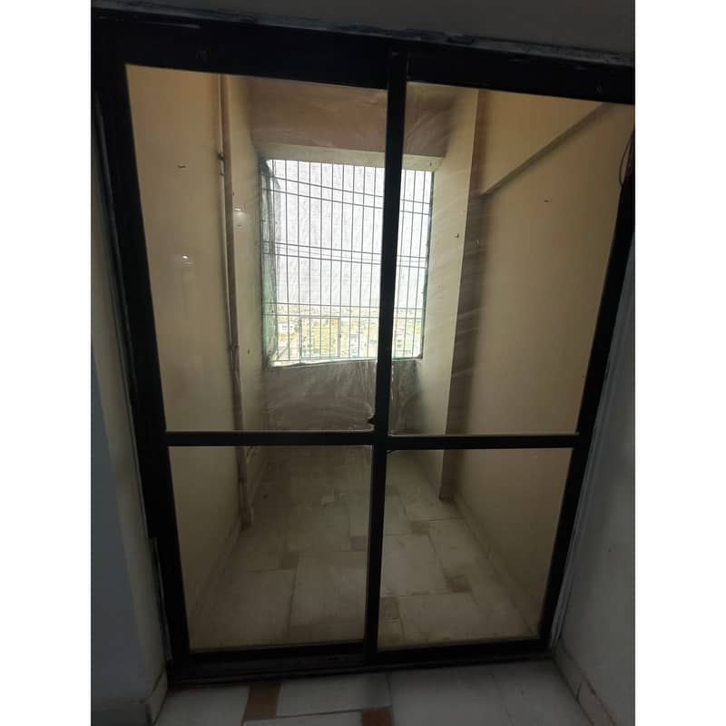 700 Sqft 2 Bed Lounge Leased Road Face Apartment For Sale In Mehran Tower 8