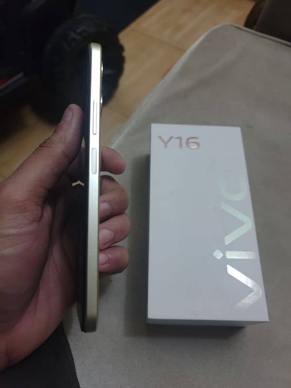 Vivo Y16 4