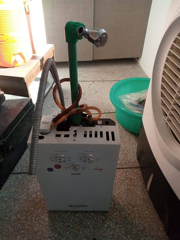 Slightly used instant LPG Geyser 1