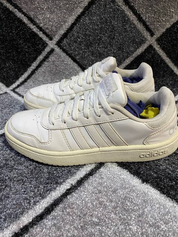 Adidas low white sneakers 0