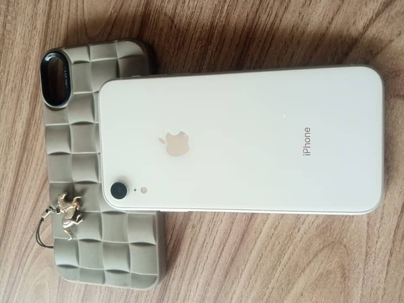 iphone xr 10/10 condition 1