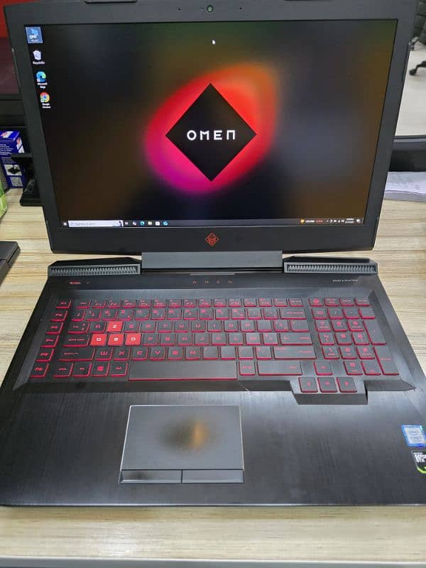 HP OMEN 17-an0xx Gaming Laptop 2