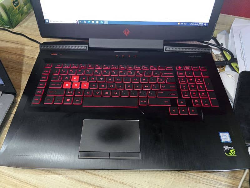 HP OMEN 17-an0xx Gaming Laptop 3