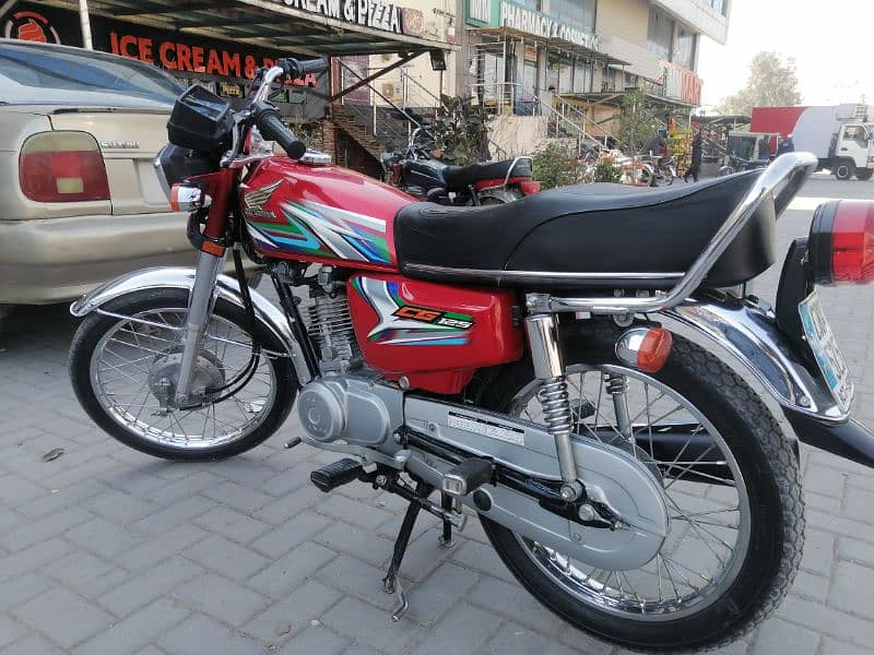 Honda cg 125 model 2023(ISLAMABAD number) 4