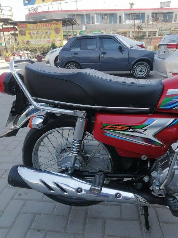 Honda cg 125 model 2023(ISLAMABAD number) 6