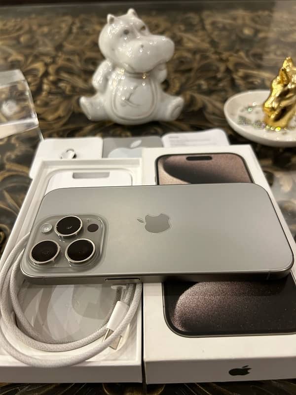 iPhone 15 Pro Max Natural Titanium 256gb Factory Unlock!(03057530000) 0