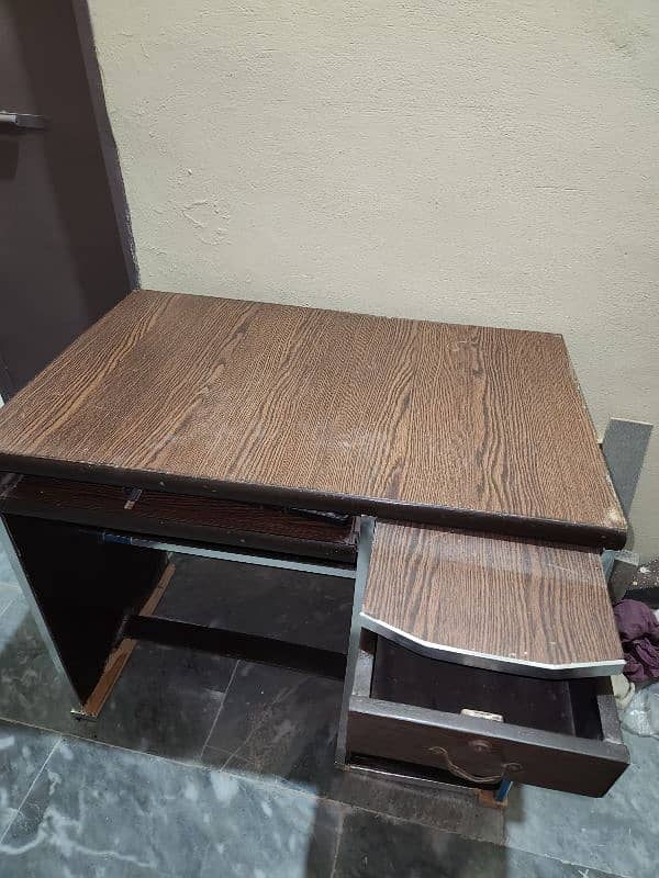 Computer table with chair 3