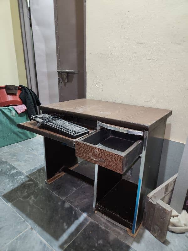 Computer table with chair 4