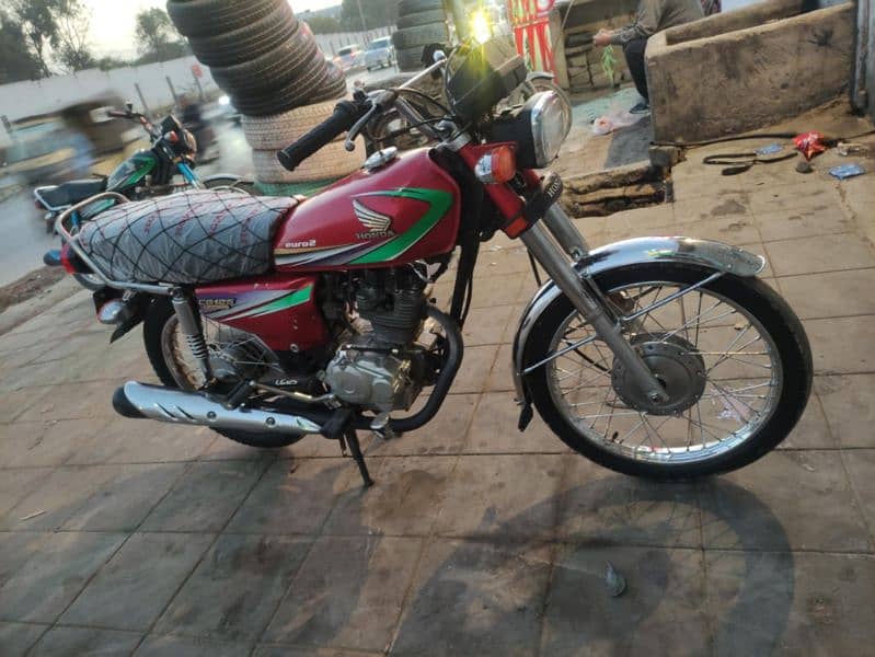 HONDA-125 MODEL 2013 KARACHI NUMBER 8