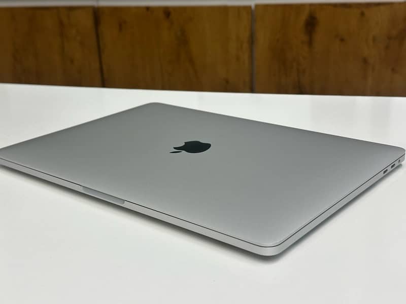 MACBOOK PRO 2019  CORE-i7 (4-core)  32 GB RAM - 512 GB SSD 2