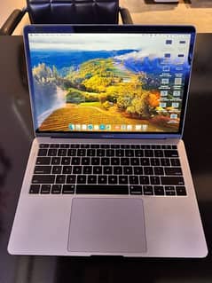 Macbook Air 2019 8/128 in good condition