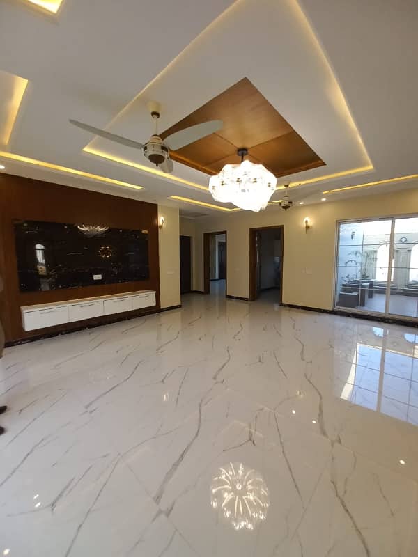 Luxury 1 Kanal Brand-New House for Sale in Lake City, Lahore** 23