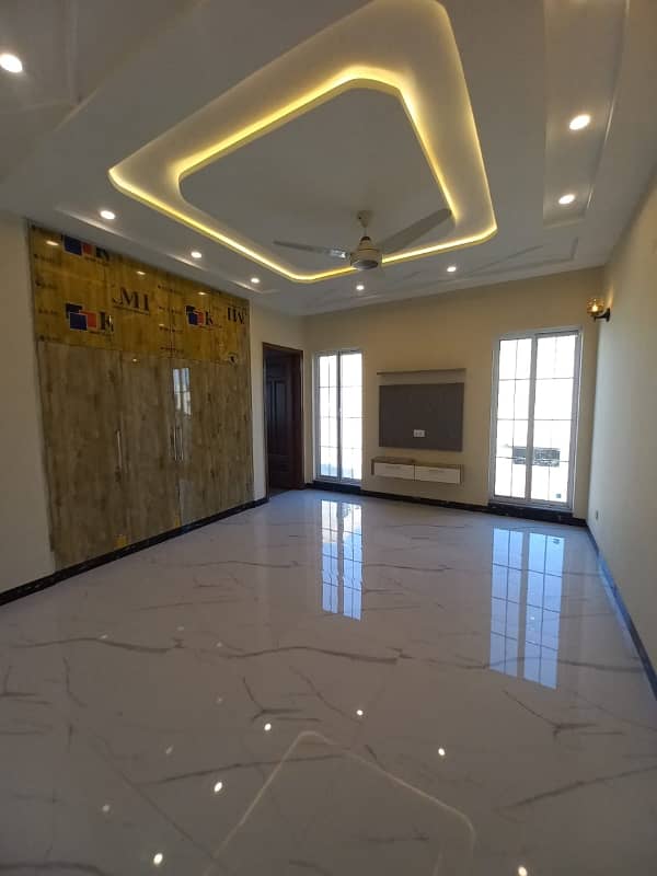 Luxury 1 Kanal Brand-New House for Sale in Lake City, Lahore** 26