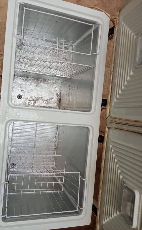 freezer for sale okay hai genuine condition mein hai 12