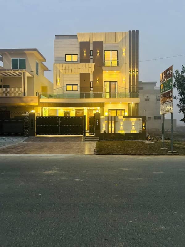 10 Marla Brand New House For Sale In Central Park 1