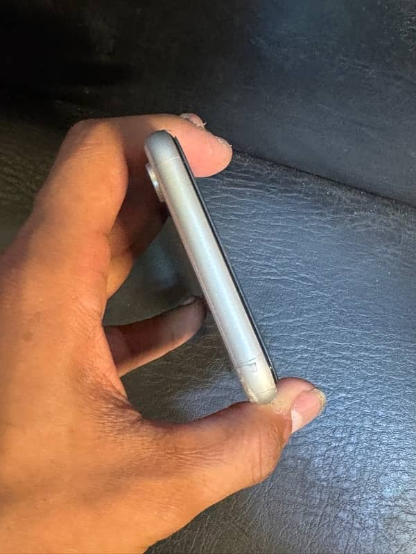 iphone Xr condition  10/10 4