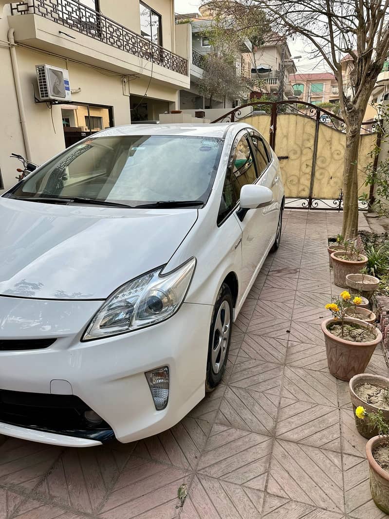 Toyota Prius S 1.8 2015 2