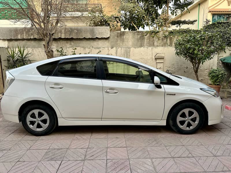 Toyota Prius S 1.8 2015 3