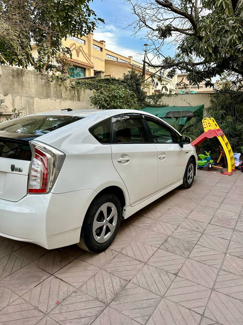 Toyota Prius S 1.8 2015 5