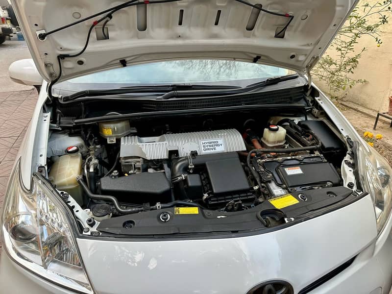 Toyota Prius S 1.8 2015 8