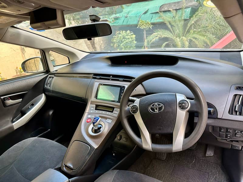 Toyota Prius S 1.8 2015 9