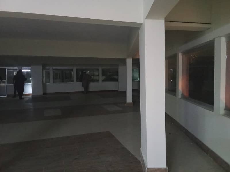 2700, SQFT SECOND FLOOR OFFICE AVAILABLE HALL 3