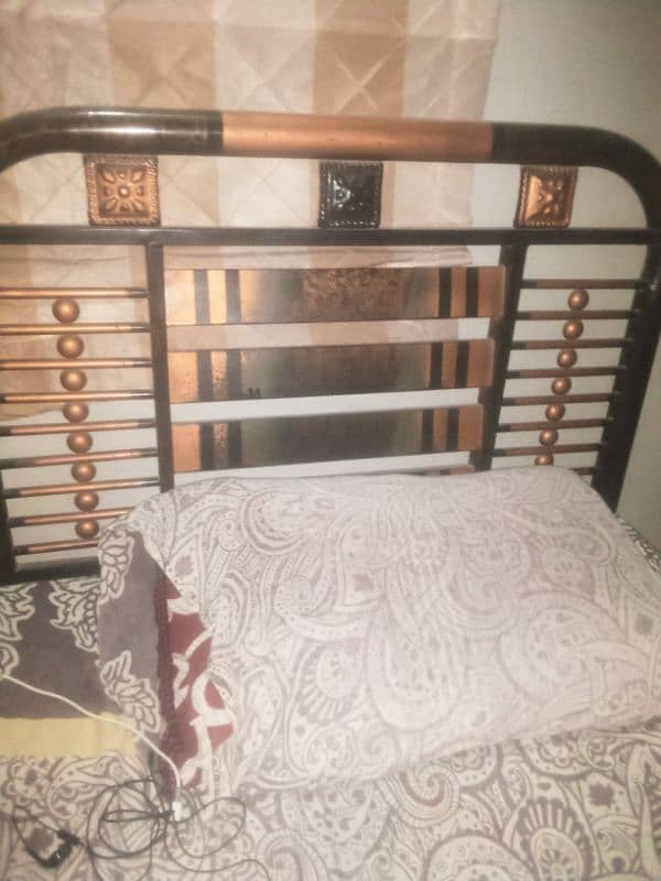 single bed for sale 0