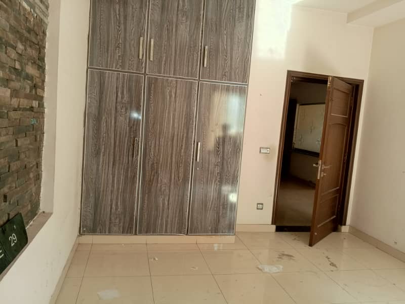 INDEPENDENT 10 MARLA HOUSE AVAILABLE FOR RENT IN RAVI BLOCK 5