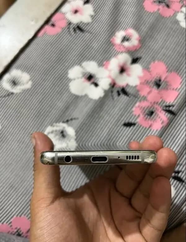 Samsung s10 5G condition 10/10 lush condition 2