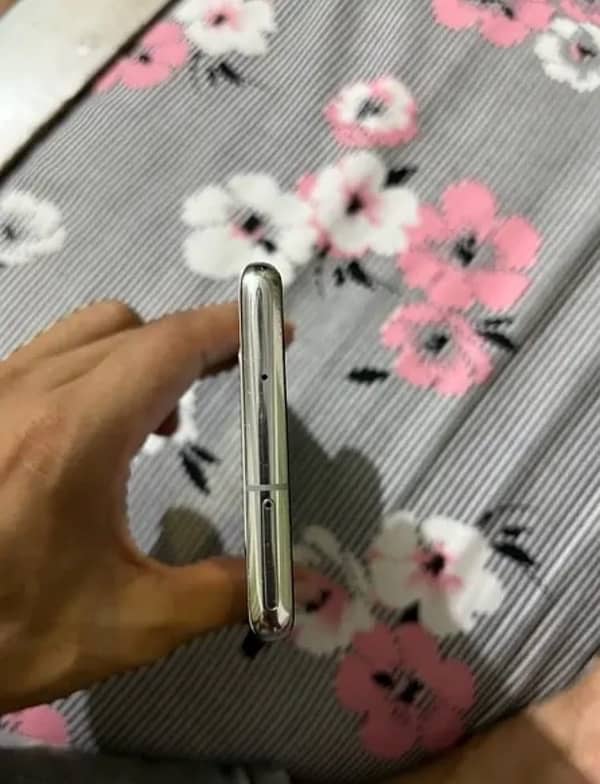 Samsung s10 5G condition 10/10 lush condition 4