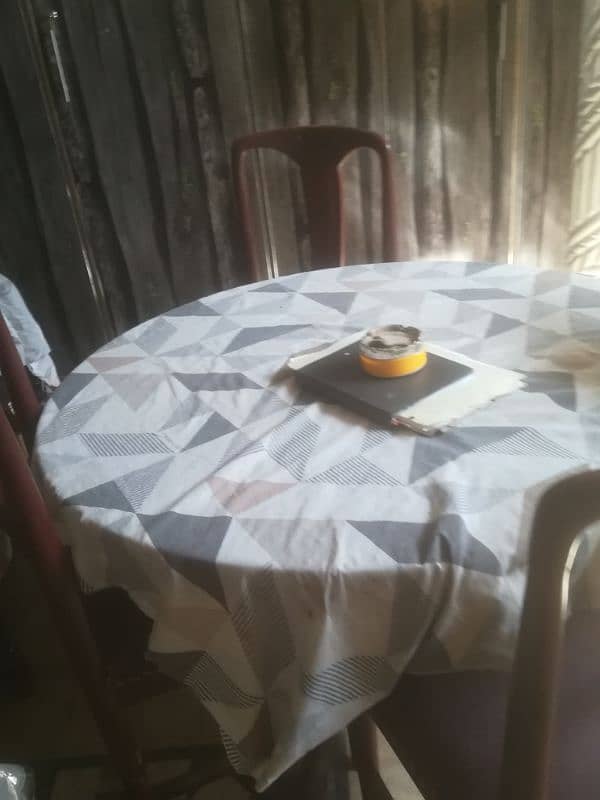 i am selling dinning table 1