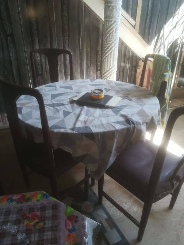 i am selling dinning table 3