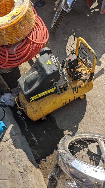 urgent sale air compressor 1