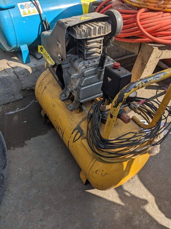 urgent sale air compressor 2