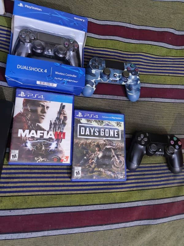 PS4 With 3 Controllers 5 Games Installed 2