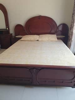 Tali wood bed set