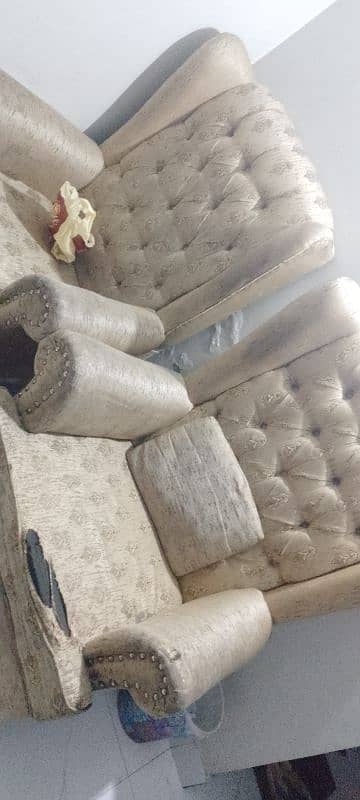 all sofa's reposhish available. . 0