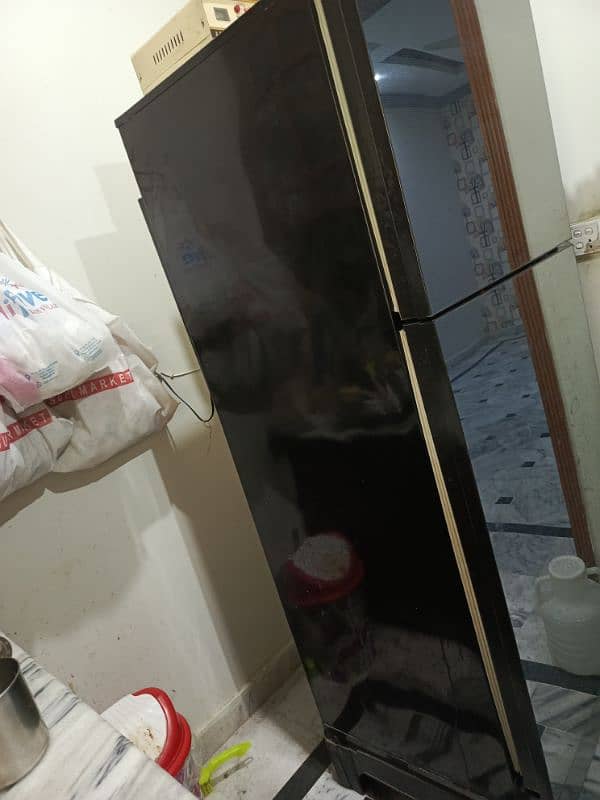 GLASS DOOR PEL REFRIGERATOR AVAILABLE FOR SALE IN EXCELLENT CONDITION 2