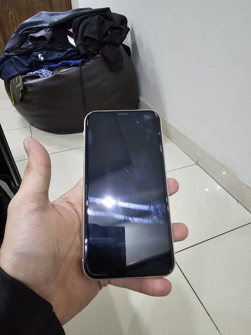 iPhone 11, Nonpta, condition 10/10. 3