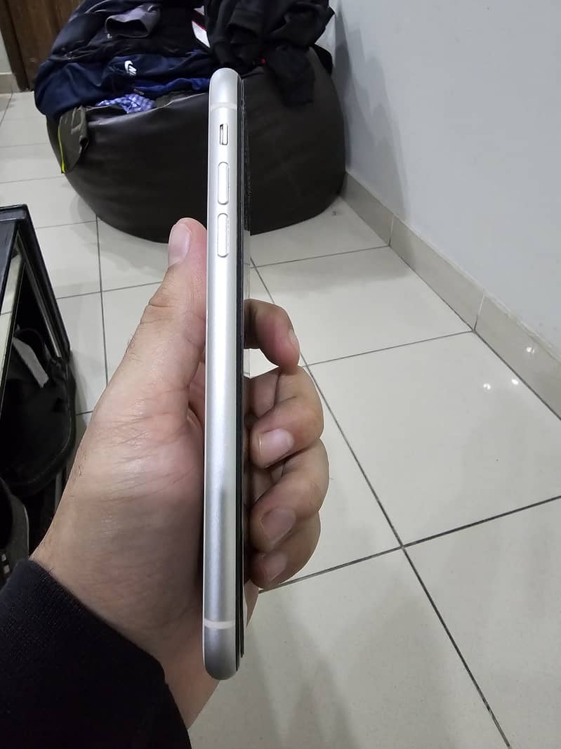 iPhone 11, Nonpta, condition 10/10. 5