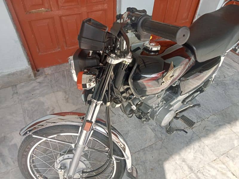 HONDA CG 125 LUSH and GENWAIN condition ma 2024 model . . . 5