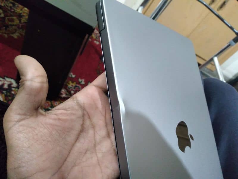 Macbook Pro M2, 14", (16/512). 3