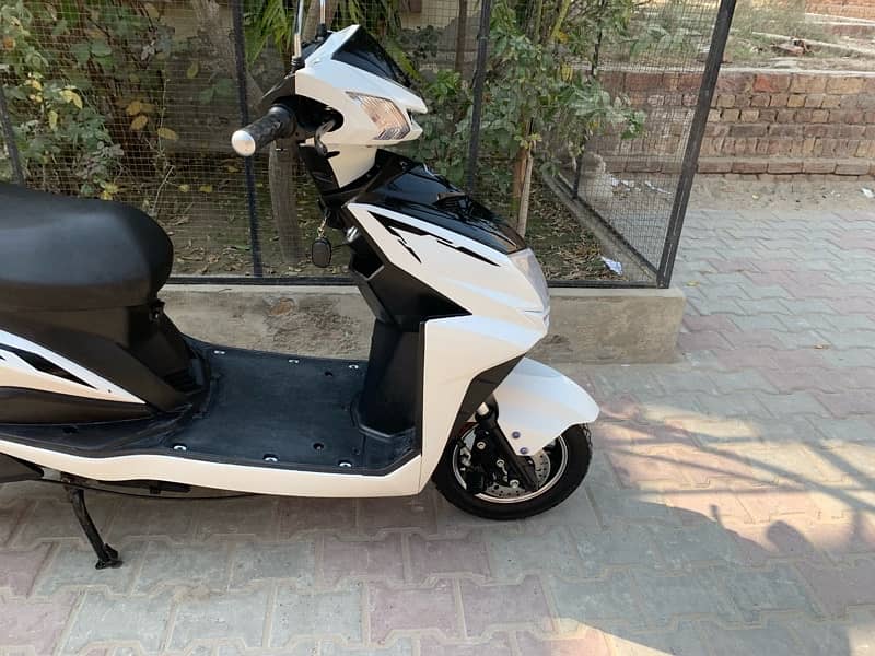 EV electric Scooty 3