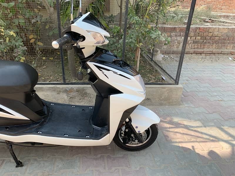 EV electric Scooty 4