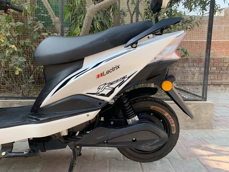 EV electric Scooty 10