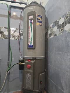 National Electric & Gas Geyser, almost new. 35 gallons (132 litres)