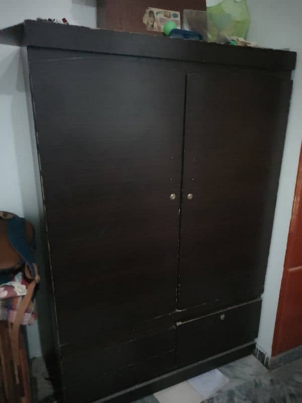 8/10 condition but drawer are little in bad condition 1