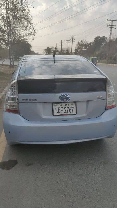 Toyota Prius Alpha 2013 3