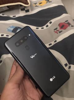 LG V40 ThinQ Non Pta 10/10 condition