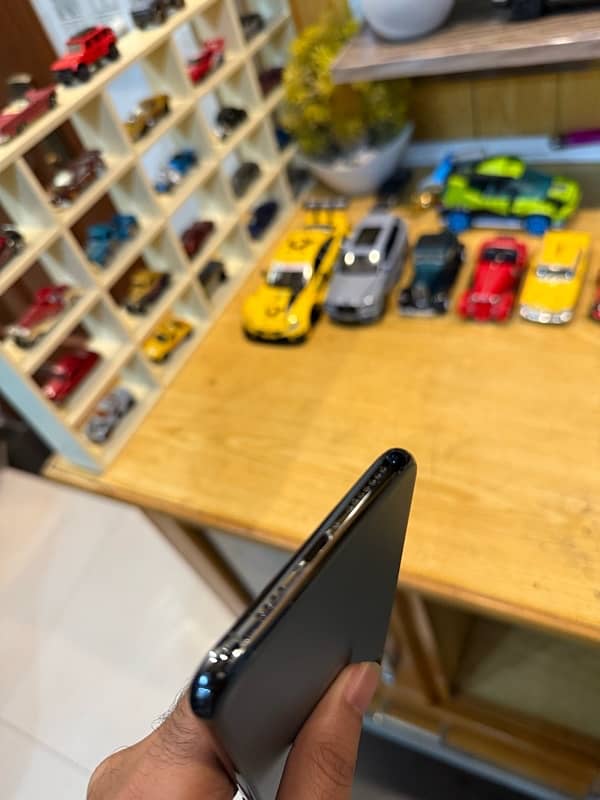 iPhone 11 Pro Max 512 GB PTA Approved 4